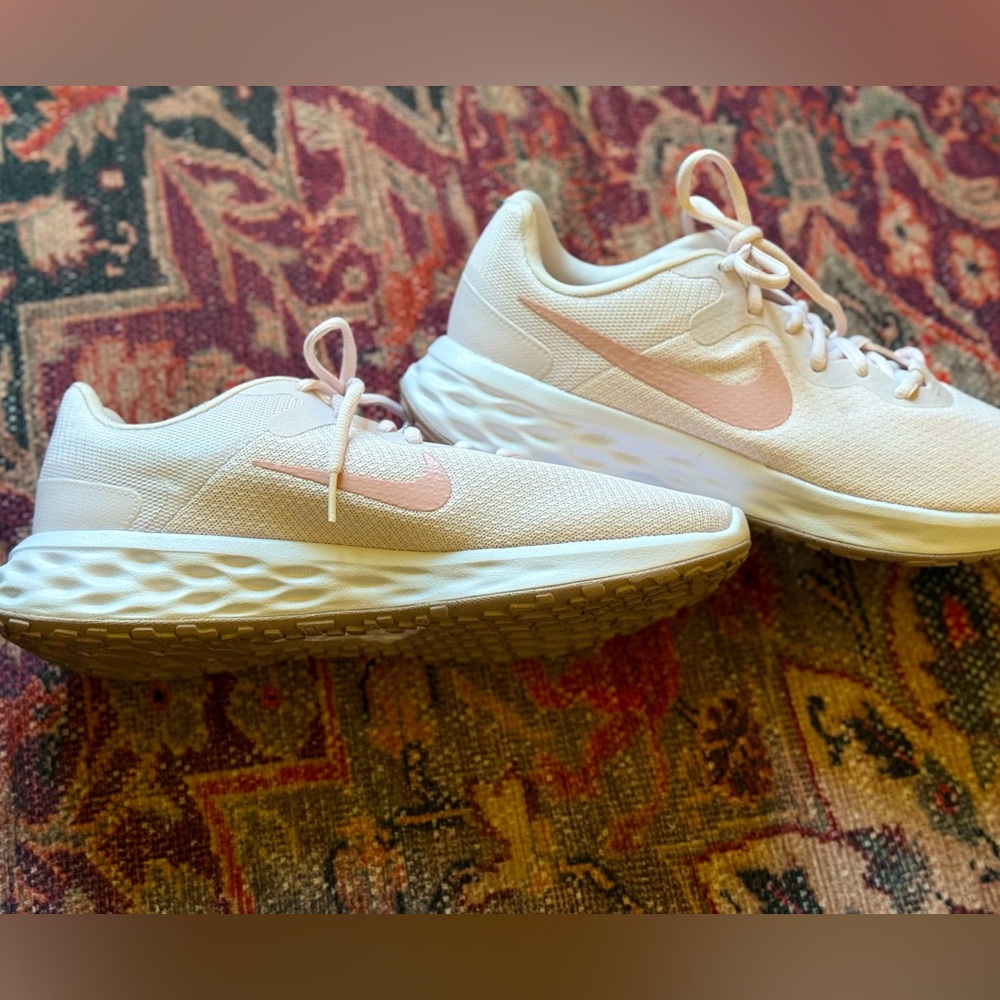 Nike Revolution 6 NN Athletic Running Shoes Size 11 - Light Violet & Champagne